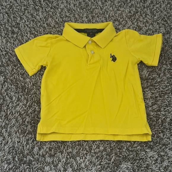 Polo Top Boys Dark Yellow Short Sleeves Logo Two Button Size 2 - Picture 1 of 3